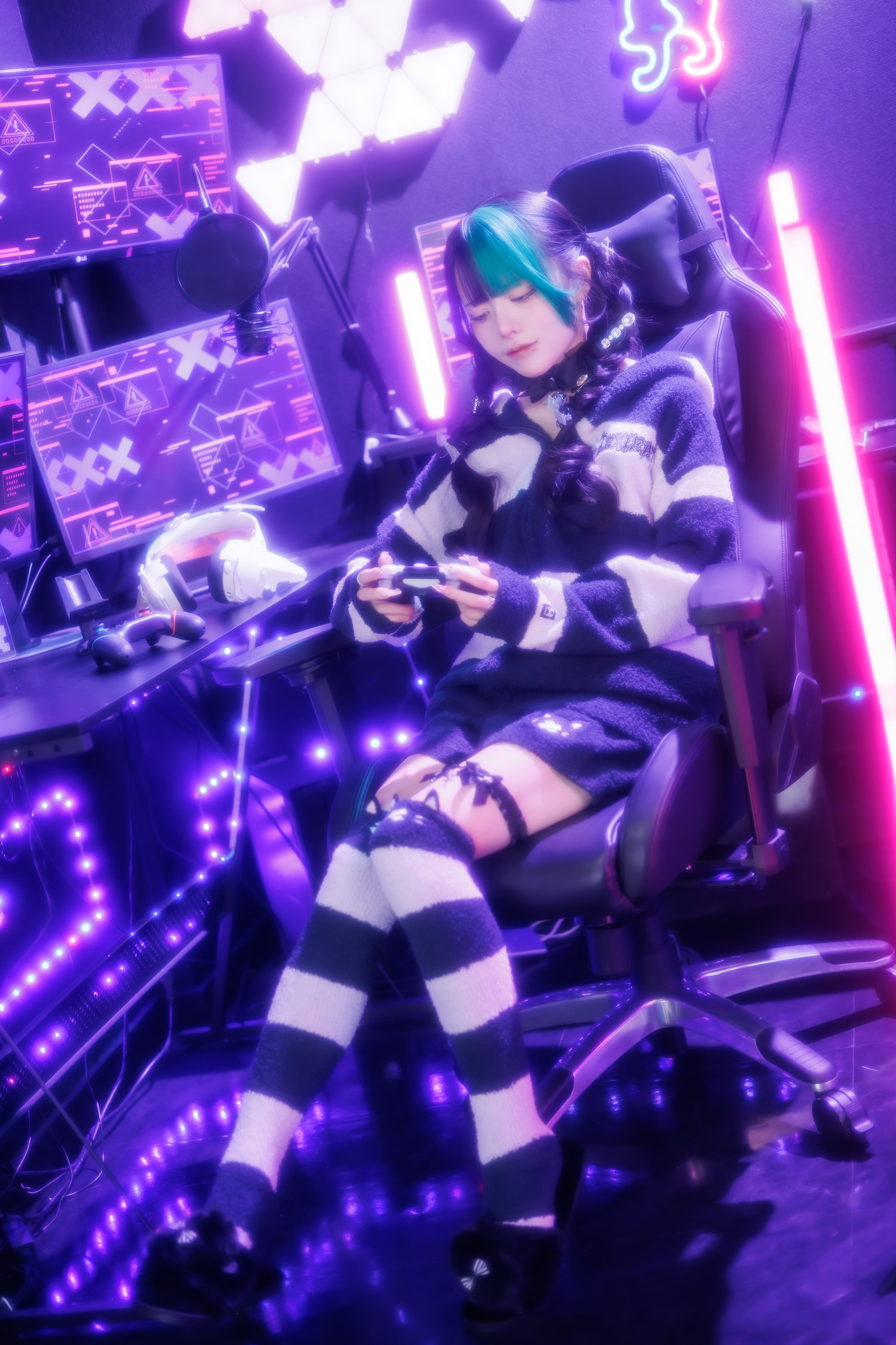 Striped Knee-High Socks GEAR-01A